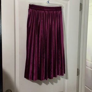 Super cute pleated skirt